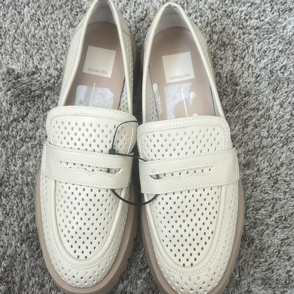 Dolce Vita Womens Malila Perforated Chunky Loafers - Picture 6 of 8